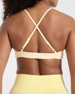 Essential Twist Crossback Sports Bra